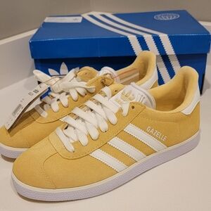 Size 6 Adidas Gazelle Sneakers